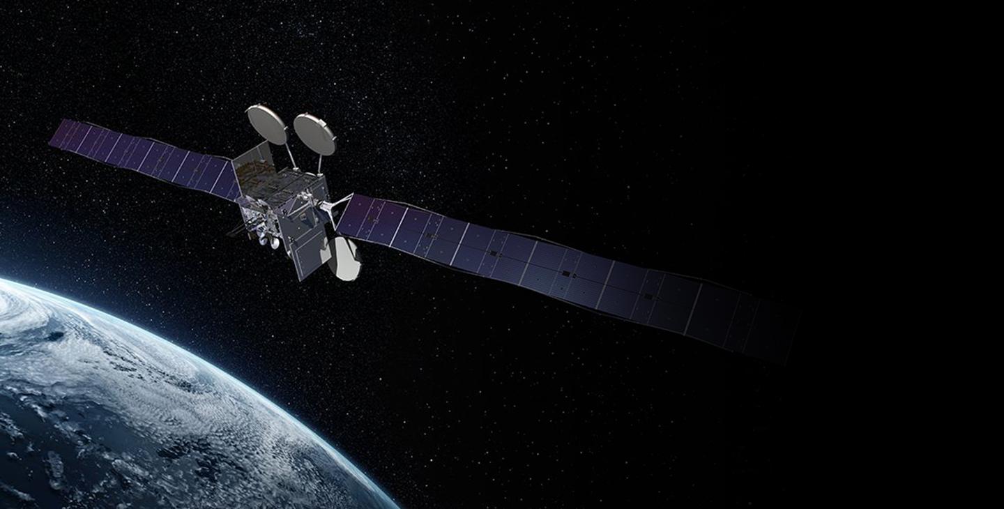 在太空中绕地球轨道运行的卫星，Viasat的众多专利技术之一.